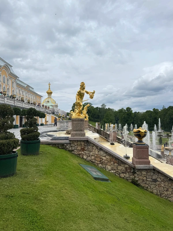 Прогулка по Верхнему саду и Нижнему парку Петергофа