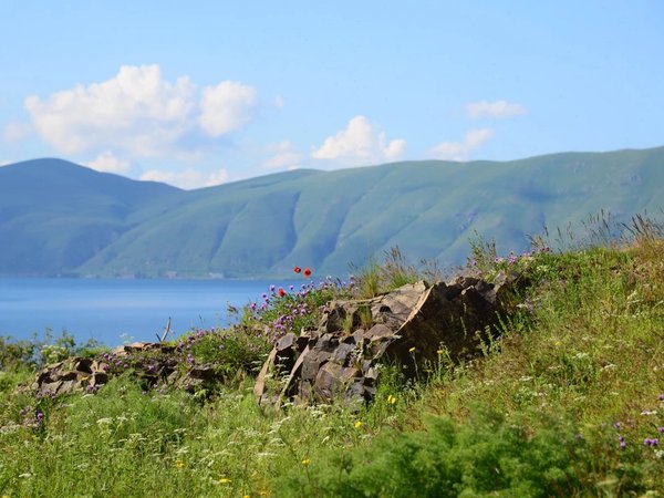 Каменная симфония Гарни, скальный Гегард и обед на озере Севан - фото 4
