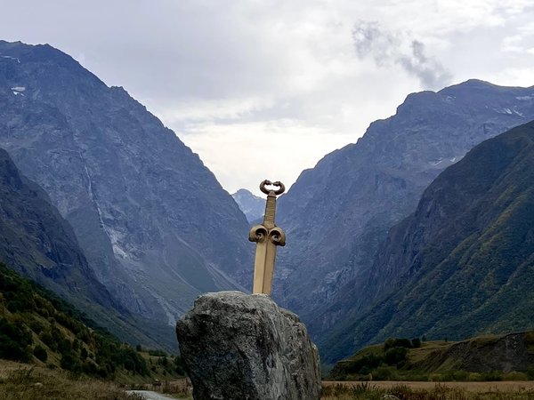 Северная Осетия: древние руины, хрустальные водопады и арт-объекты - фото 3