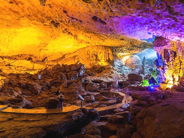Пещера, острова и скалы: однодневный круиз из Ханоя - фото 3