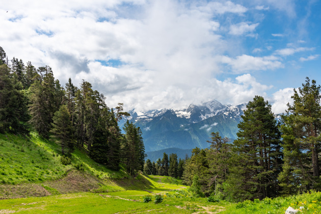 В сказочный Архыз: поселок Романтик, перевал Гумбаши, Шоанинский храм