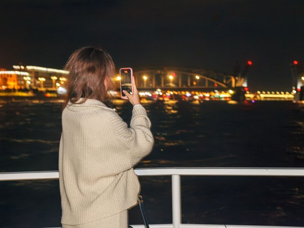 Ночь разводных мостов: круиз по Неве на двухпалубном теплоходе - фото 2