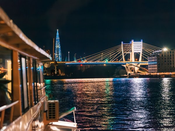 Ночь разводных мостов: круиз по Неве на двухпалубном теплоходе - фото 1