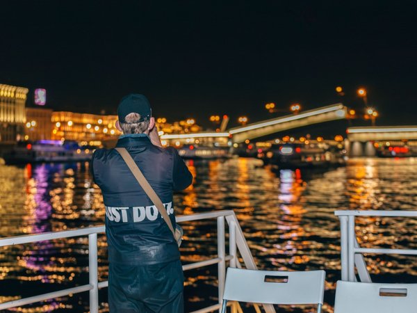 Ночь разводных мостов: круиз по Неве на двухпалубном теплоходе - фото 4
