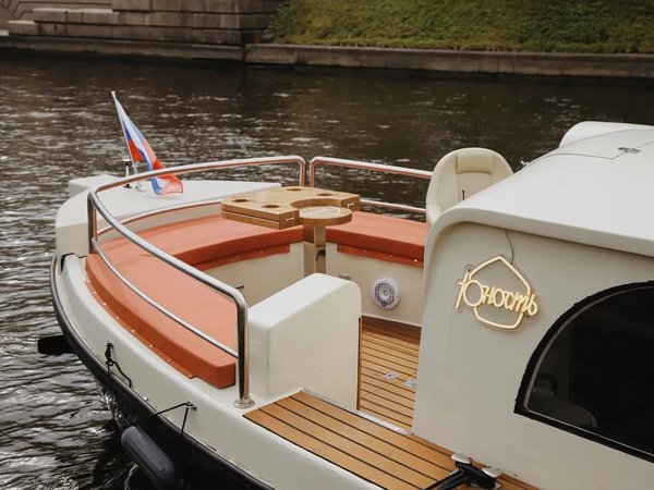 Путешествие по водным артериям Петербурга на катере «Юность» - фото 4