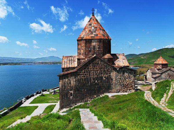 Все краски Армении и озеро Севан: групповая экскурсия из Тбилиси - фото 2