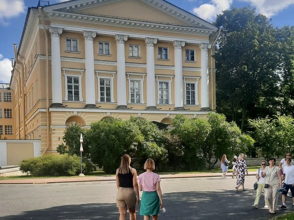 Смольный за 300 лет: от Смольного двора до убийства Кирова - фото 2