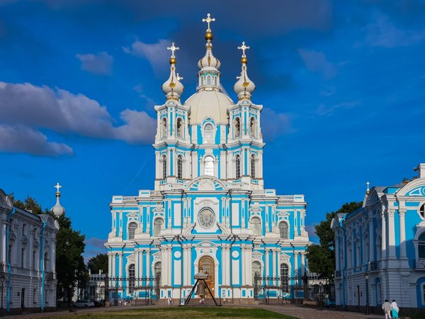 Смольный за 300 лет: от Смольного двора до убийства Кирова - фото 1