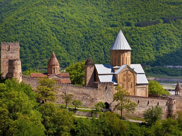 Казбек, Ананури и Жинвальское водохранилище — из Тбилиси (в группе)