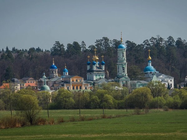 Оптина пустынь и Шамордино: культовые святыни Калужской области - фото 1
