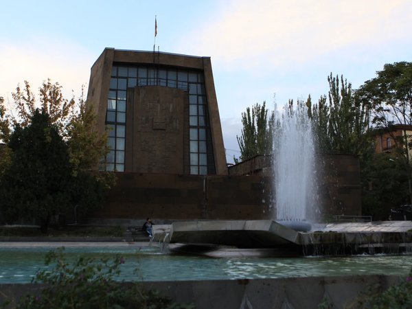 Советский модернизм в Ереване — с современным художником - фото 3