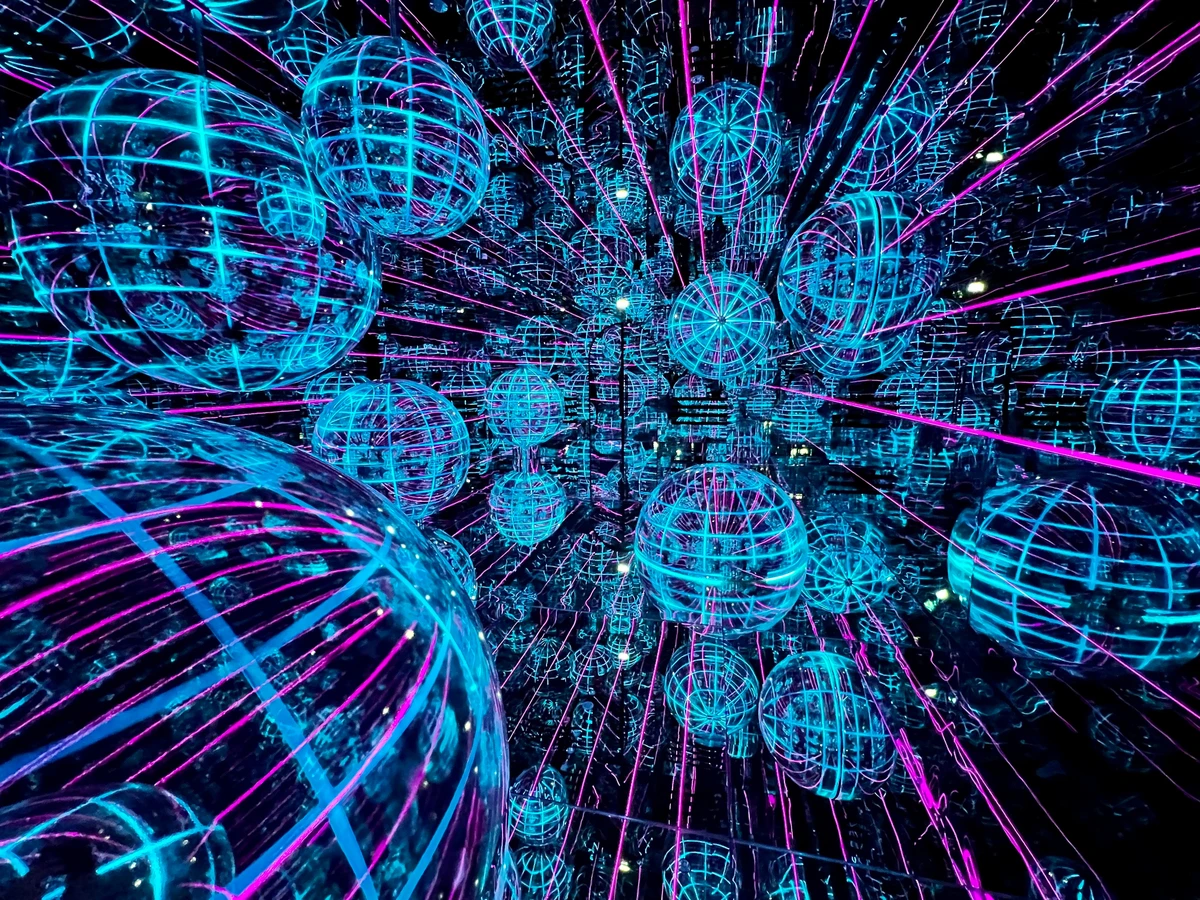 Билет на иммерсивное шоу AYA Universe