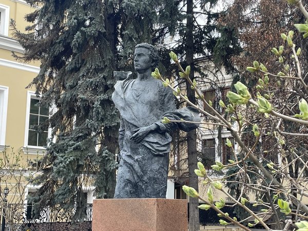 Свободные несвободные: восемь великих женщин