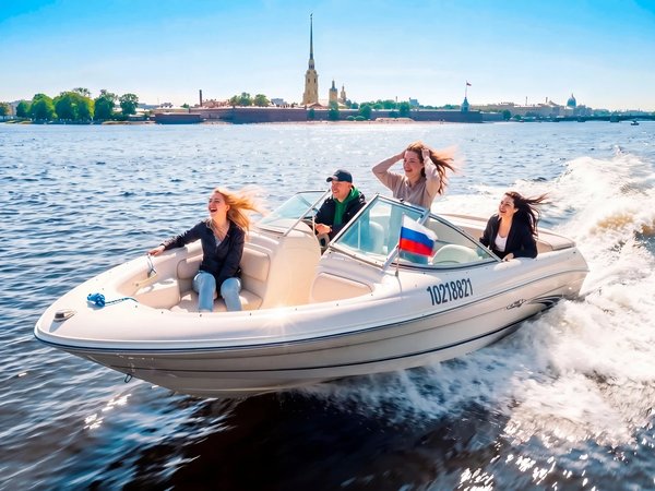 По центральным каналам Санкт-Петербурга — на стильном катере - фото 1