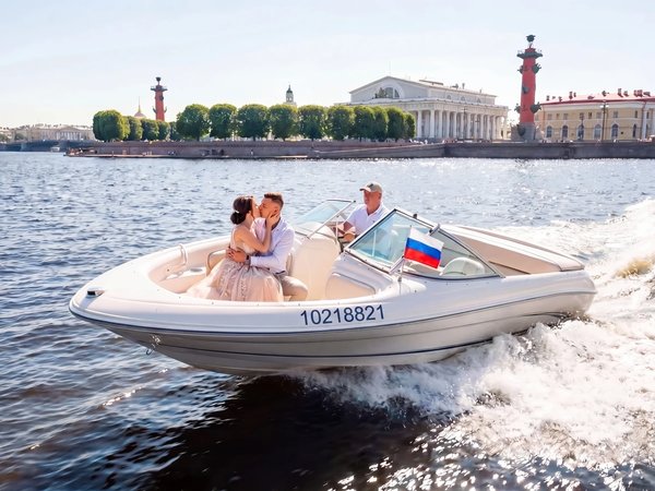 По центральным каналам Санкт-Петербурга — на стильном катере - фото 4