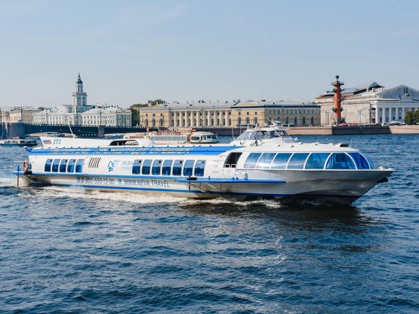 Мегатур 2 в 1: в Кронштадт и Петергоф по воде на скоростных судах - фото 1