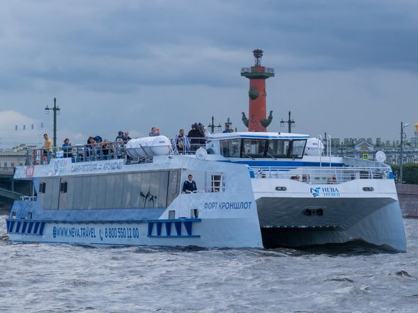 Мегатур 2 в 1: в Кронштадт и Петергоф по воде на скоростных судах - фото 4