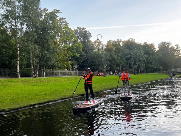 Мимо старинных особняков северной Венеции — на сапах - фото 2