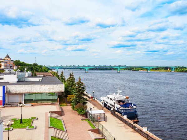 Прогулочный рейс в Ярославле на электрокатамаране «Белояр» (по будням) - фото 1