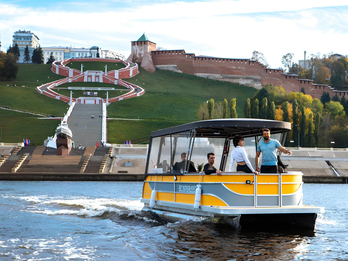 Обзорная прогулка на комфортном катере вдоль Нижегородских красот