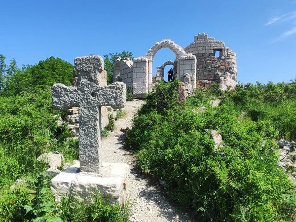 Джип-путешествие из Геленджика к водопадам и Грозовым воротам - фото 1