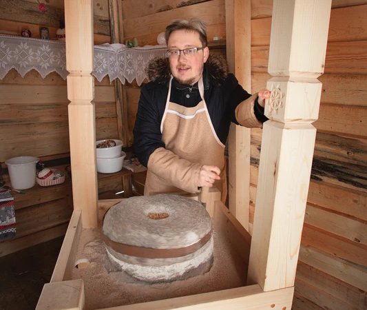 «По сусекам поскрести — по амбарам помести»: мастер-класс на мельнице