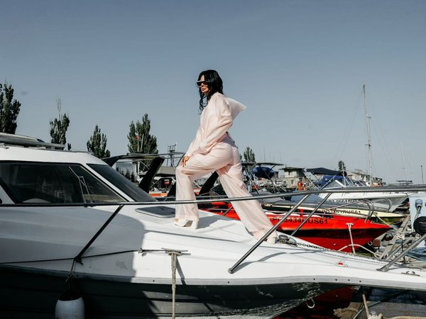 На катере по Таганрогскому заливу с купанием в море - фото 1