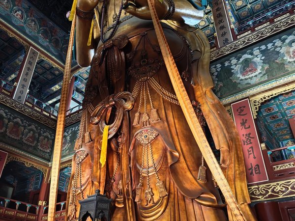 Пекинские хутуны у подножия небоскрёбов - фото 2