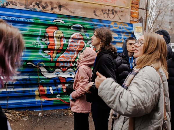 «Мы встретимся там, где нет темноты»: стрит-арт приключение в Нижнем Новгороде - фото 1