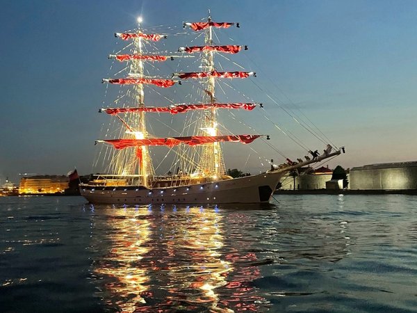 Ночная водная прогулка к самым известным разводным мостам Петербурга - фото 4