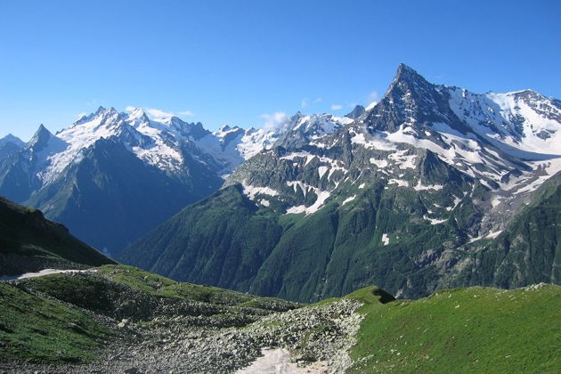Фото экскурсии - Отправляйтесь в Домбай к величественным ледникам, заснеженным пикам и живописным озерам - 5