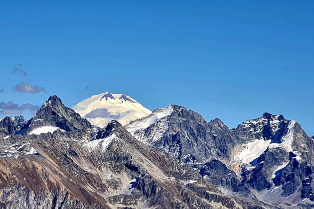 Фото экскурсии - Отправляйтесь в Домбай к величественным ледникам, заснеженным пикам и живописным озерам - 10