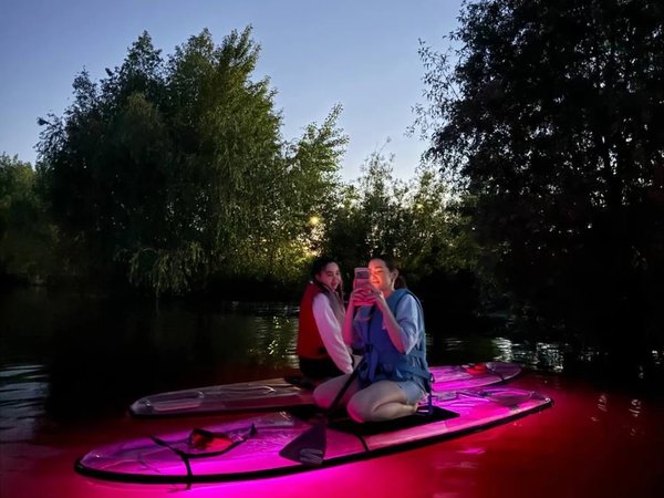 На прозрачных сапах с подсветкой — по ночной Казани - фото 3