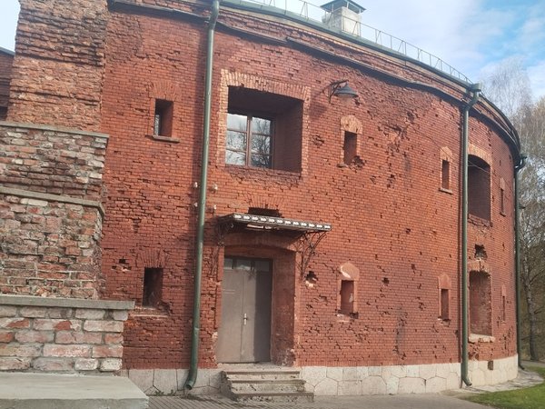 Из Минска — в Брест: Брестская крепость и 5-й форт (билеты включены) - фото 4
