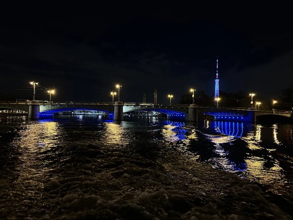 К разводным мостам — на ночном теплоходе - фото 3