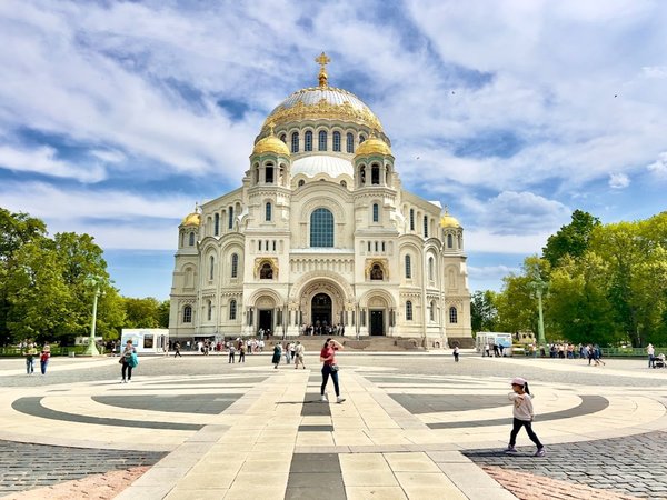 Автобусная экскурсия из Петербурга «Кронштадт — Петергоф»