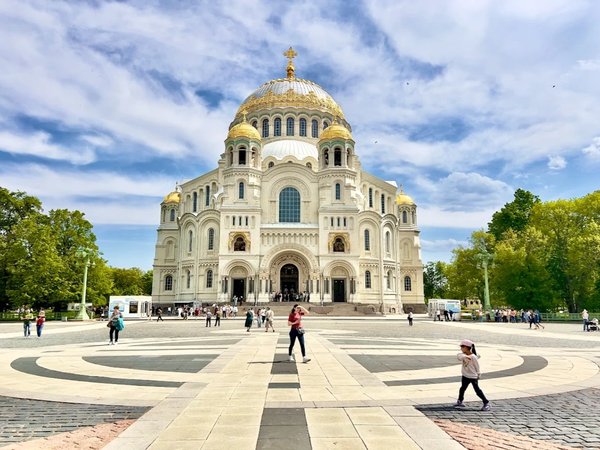 Автобусная экскурсия из Петербурга «Кронштадт — Петергоф» - фото 1