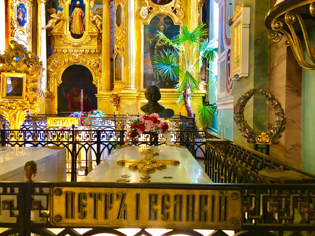 Под сенью золотого шпиля: экскурсия по Петропавловской крепости - фото 1