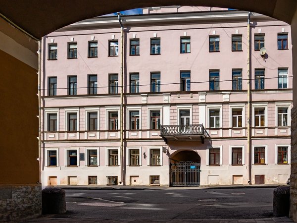 Страсти на Сенной, или Петербург Достоевского - фото 2