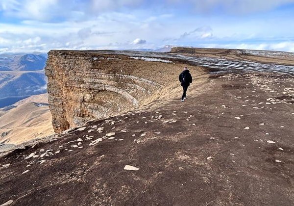 Плато Бермамыт и Эшкаконское водохранилище из Ессентуков - фото 2