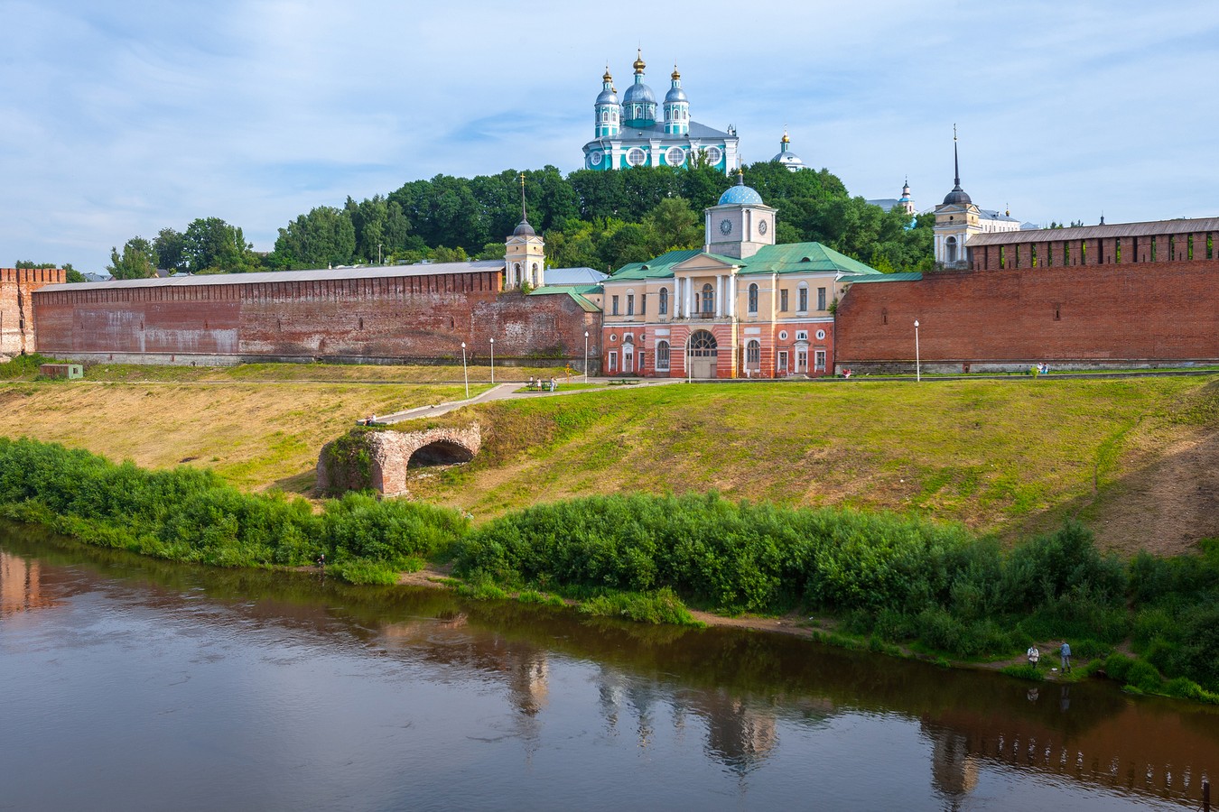 Смоленск: торгуй, воюй, молись