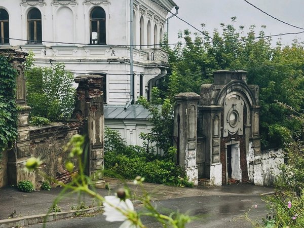 Монополисты, монахи и царицы: район Гребешок и улица Черниговская - фото 1