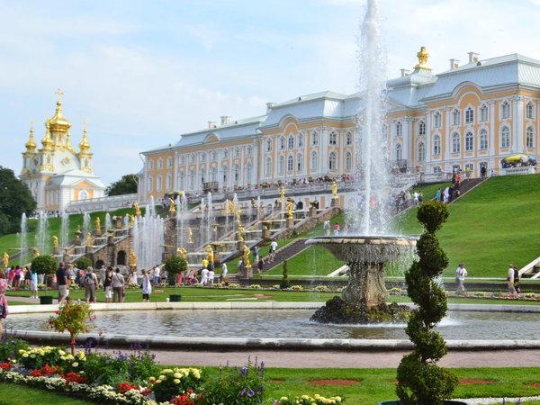 Семейная прогулка по Петергофу с иммерсивным аудиогидом - фото 1