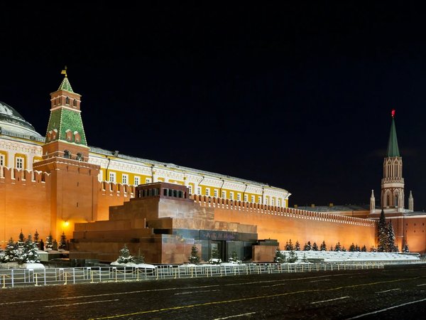 Мавзолей и Кремлёвский некрополь: путешествие в СССР - фото 2