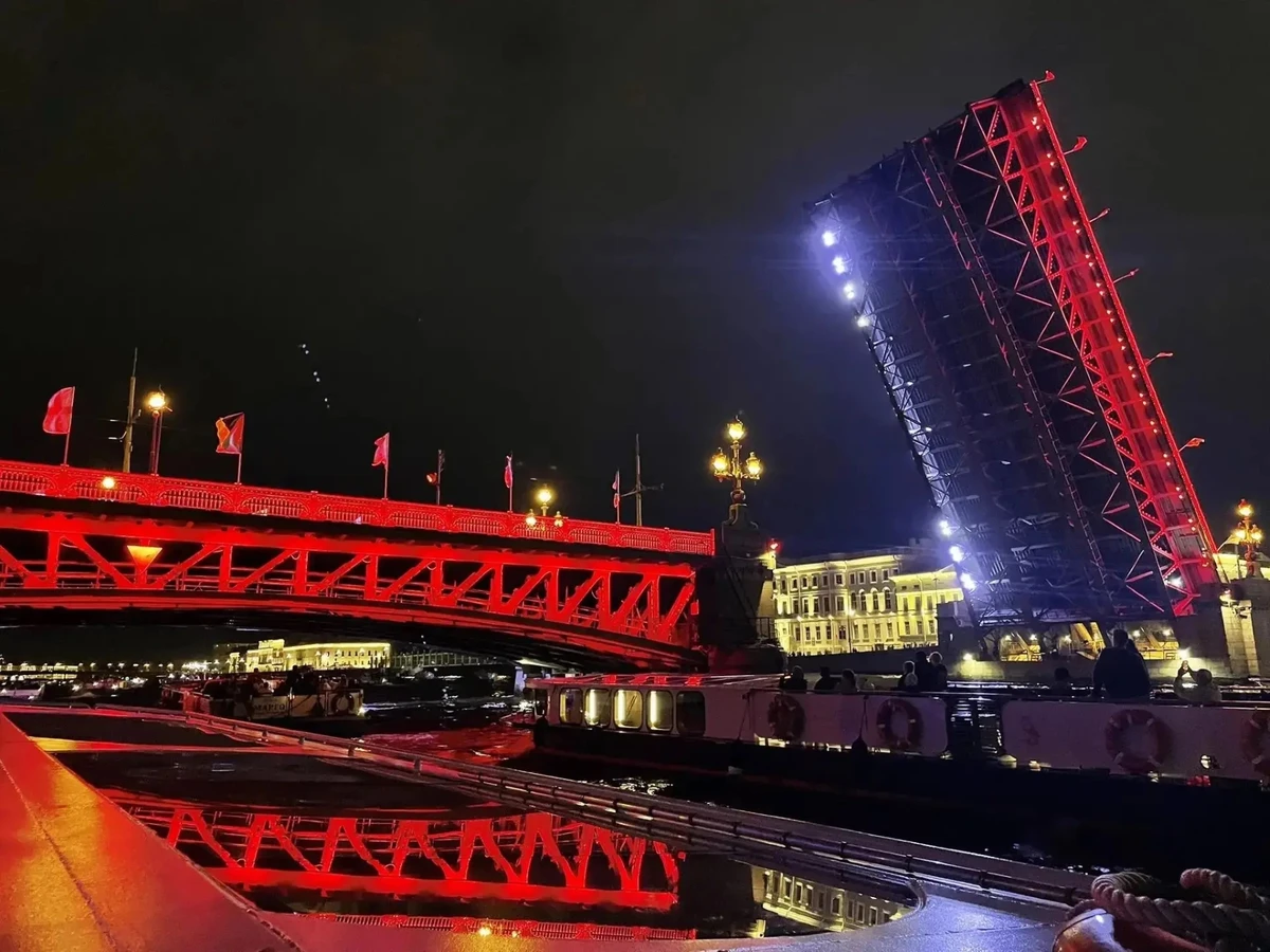 На теплоходе к разводным мостам Петербурга! - фото 2