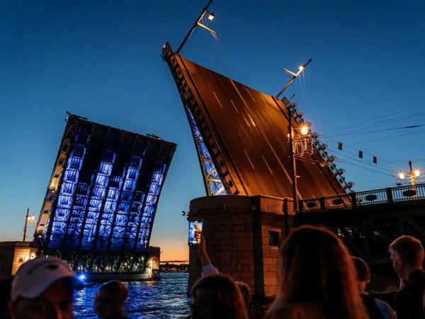 На теплоходе к разводным мостам Петербурга! - фото 2