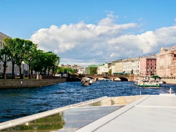 По каналам центра Петербурга — к Полуденному выстрелу