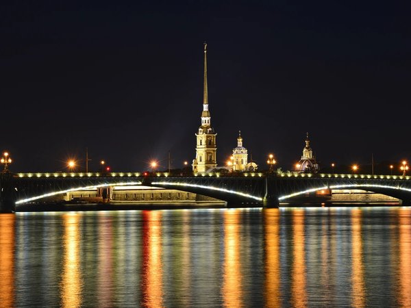 Ночной Петербург: автобусная экскурсия и теплоходная прогулка