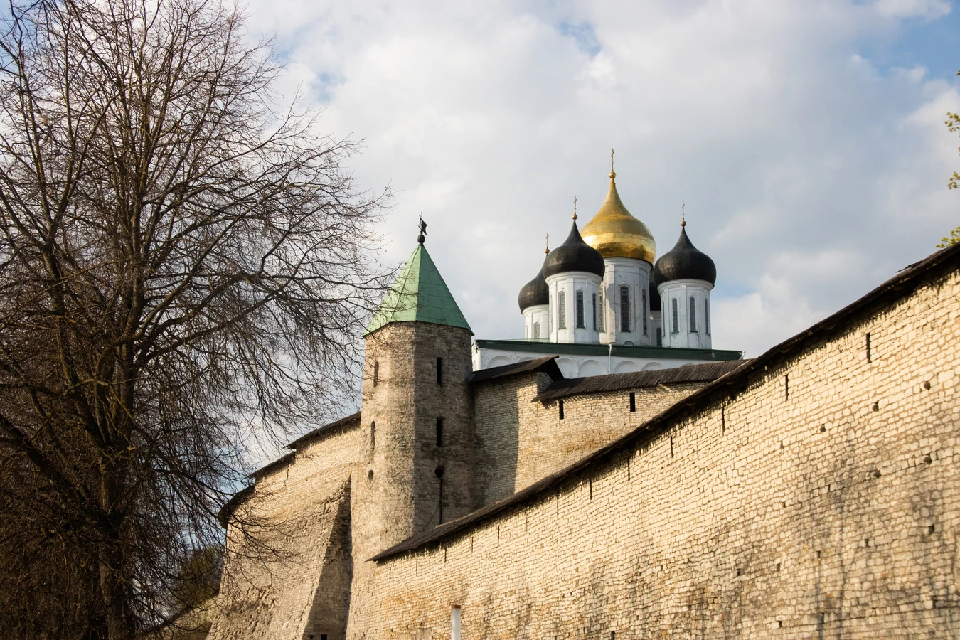 Три луча: псковская история в сказках