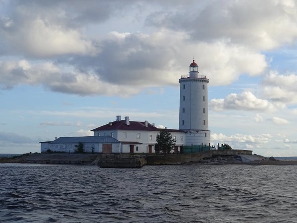 На катере к маяку Толбухин — от форта «Риф» в Кронштадте - фото 1